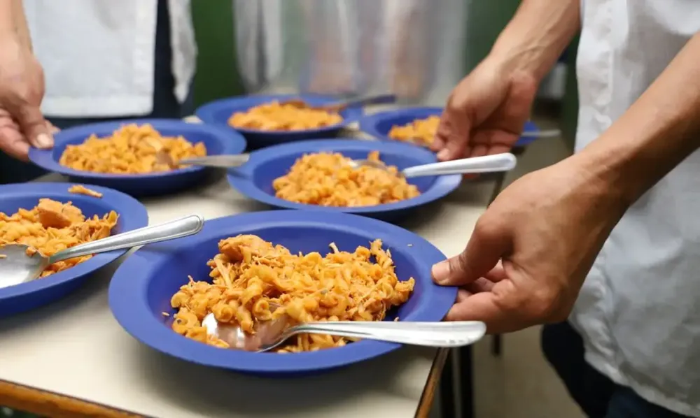 Tecnologia combate desperdício de comida em escolas: BB Alimentação Escolar reduz perda em 72%
