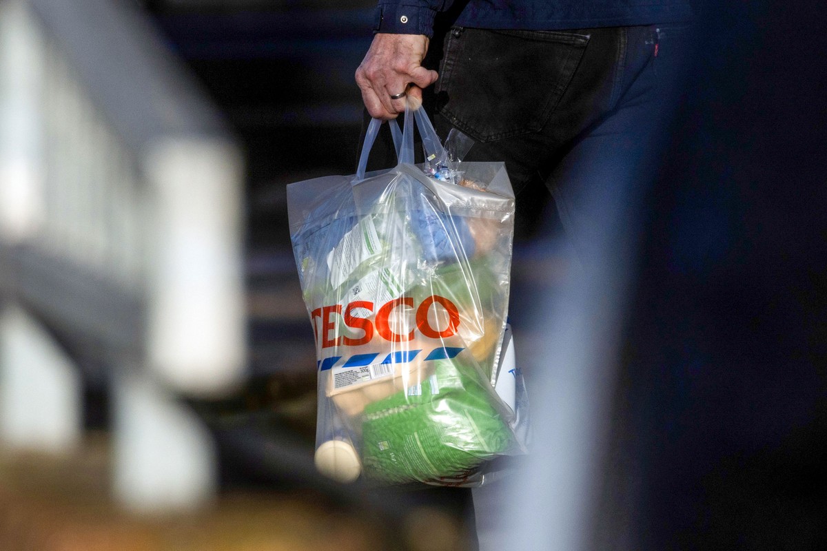 Tesco espera atingir a extremidade superior da meta de lucro