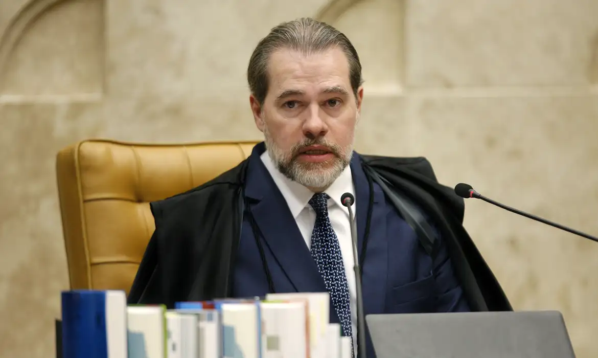 Toffoli e Moraes desfrutaram de voo de luxo de Vorcaro: investigação revela