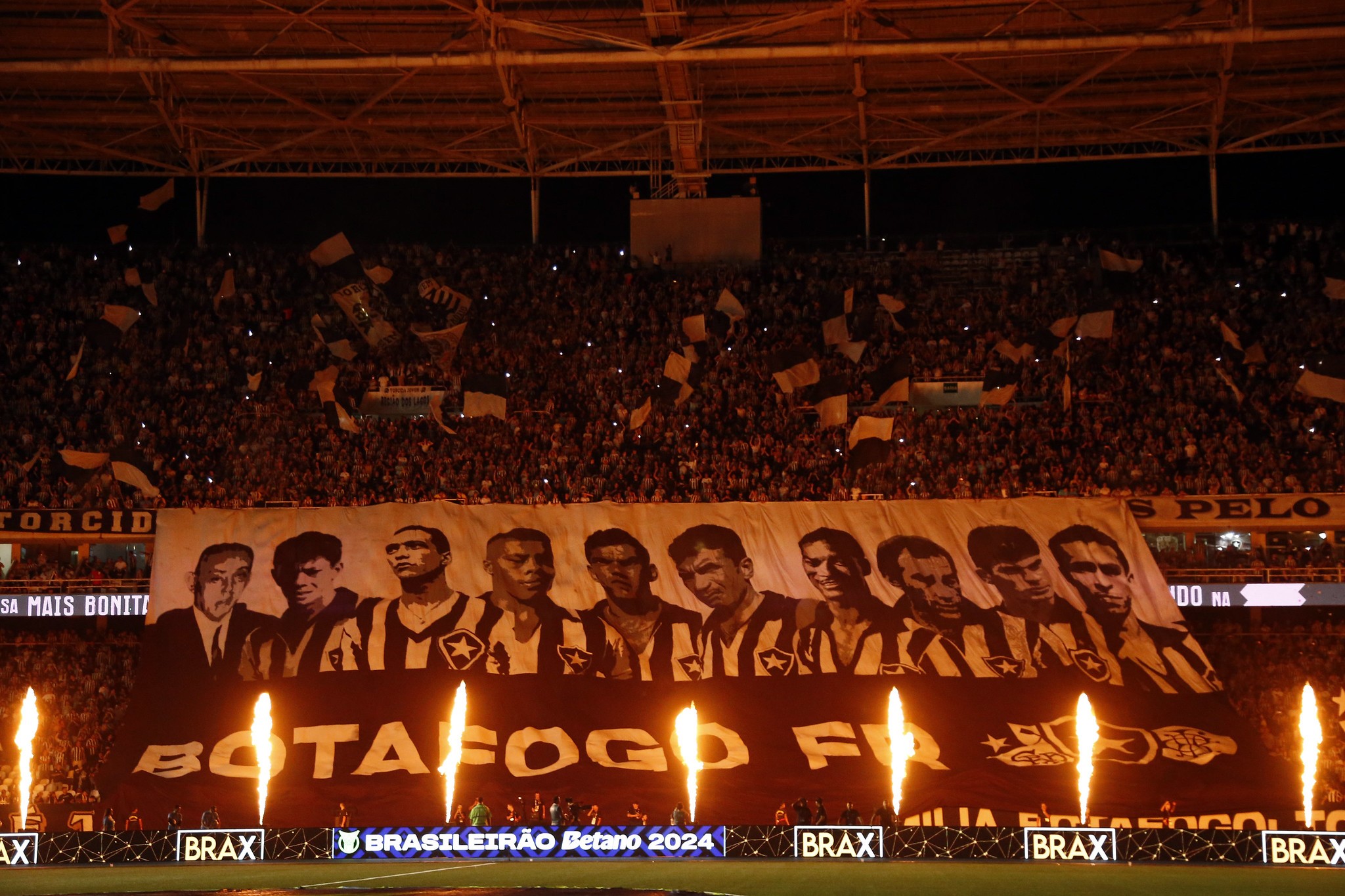 Torcedores do Botafogo aprovam troca de Marlon Freitas por Jefferson no bandeirão dos ídol