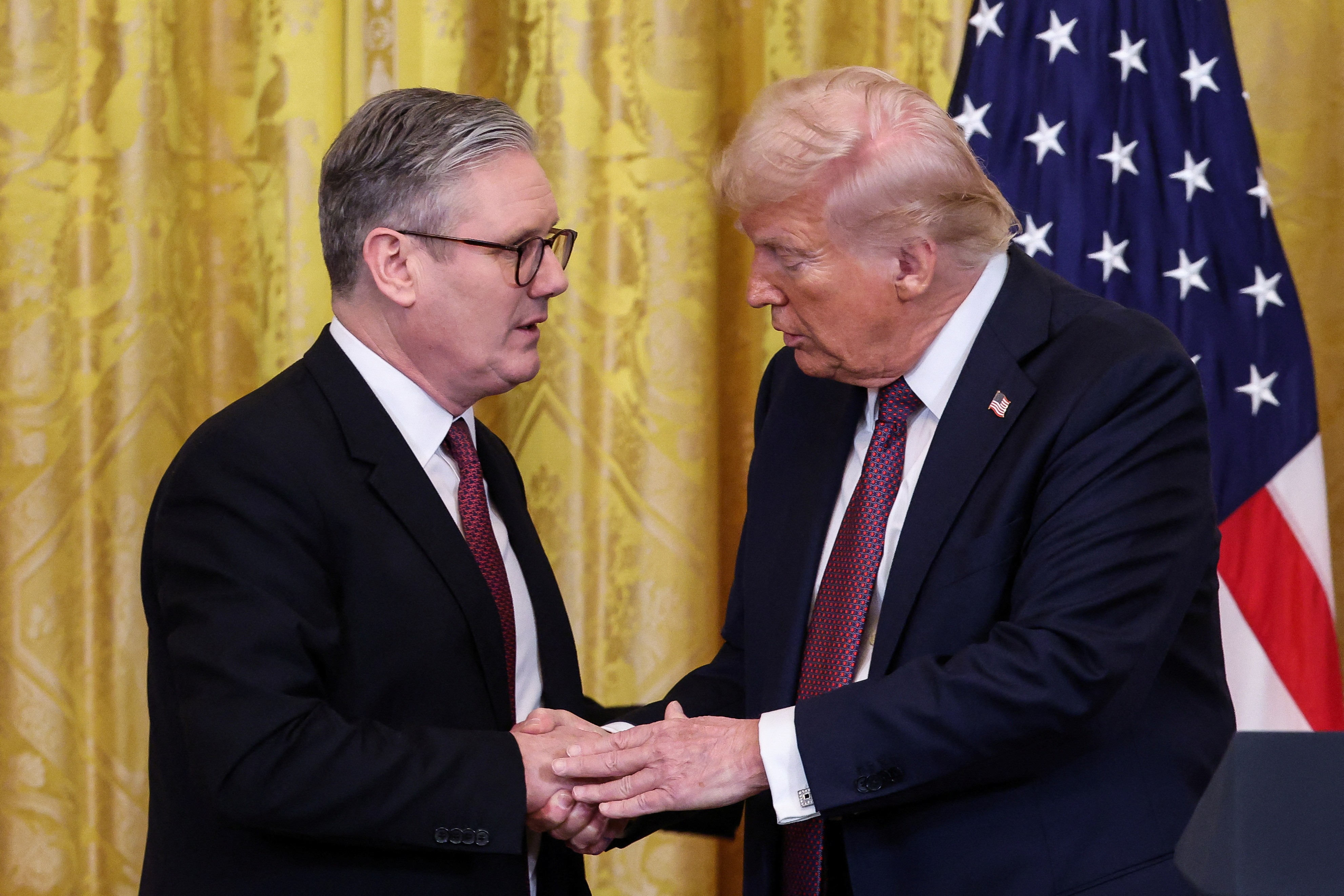Trump Ameaça Reino Unido: Tarifa Pesada sobre Imposto a Big Techs Americanas