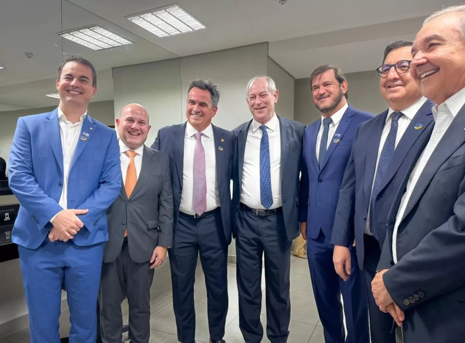 União Brasil: Oposição e Governo Cearenses Disputam Leilão Político