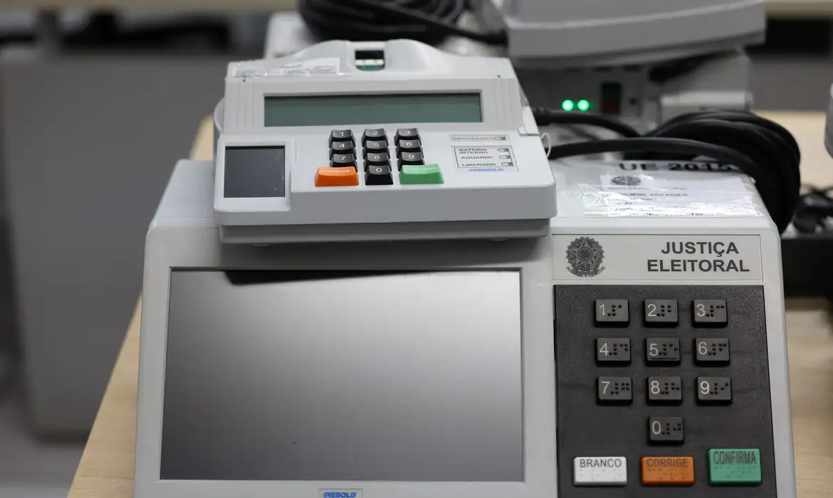 Urnas Eletrônicas Sob Atenção: Entenda a Desinformação em Torno do Sistema Eleitoral
