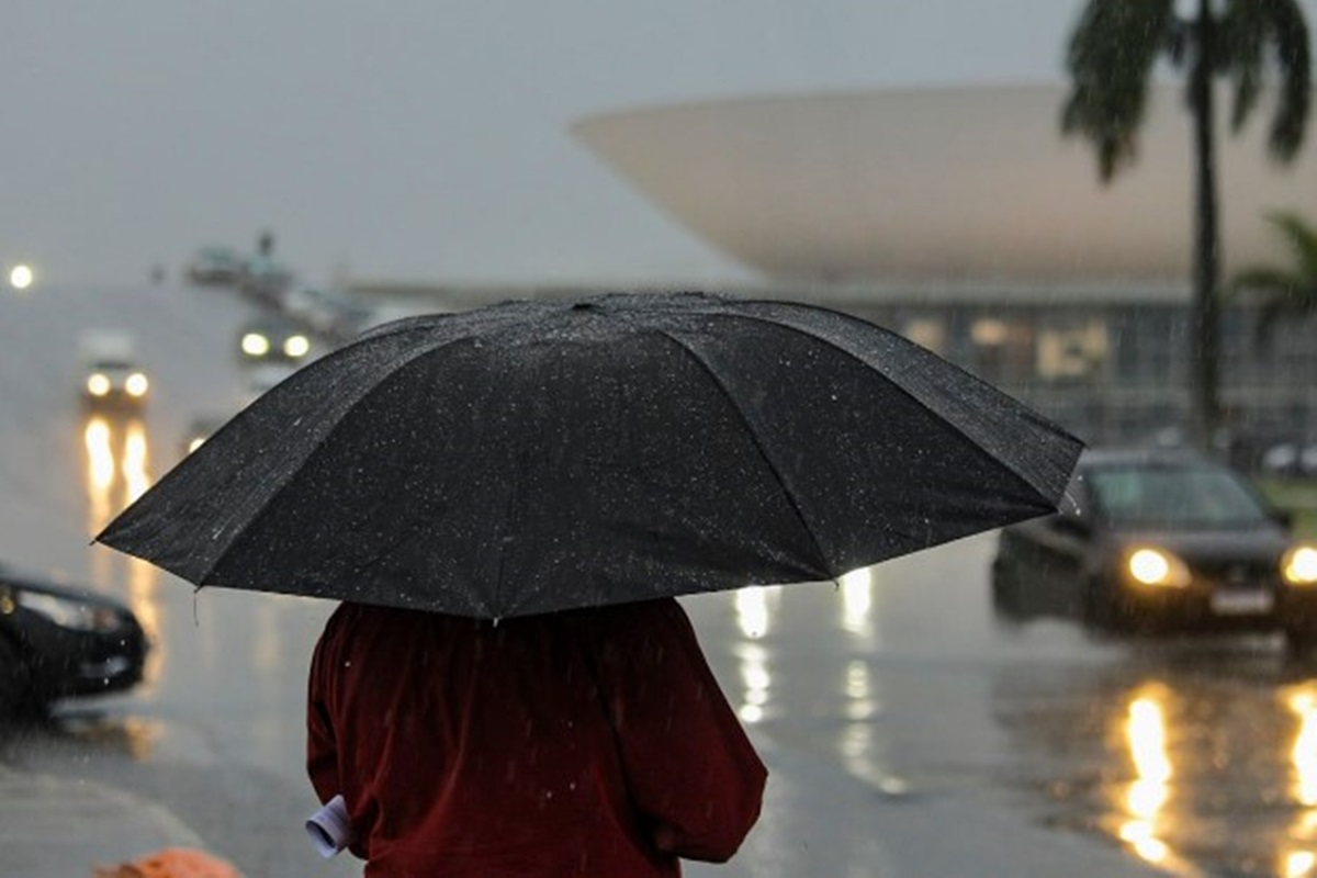 Vem mais água por aí: Inmet alerta para risco de chuvas intensas no DF