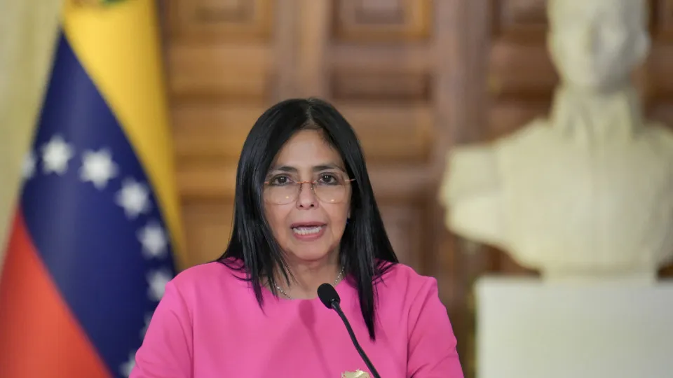 Venezuela e EUA iniciam reaproximação diplomática dias após captura de Maduro
