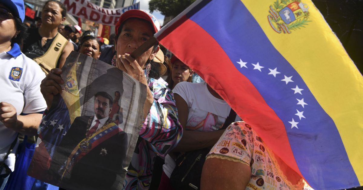 Venezuela faz alas do PT defenderem gasto militar e citam até bomba atômica