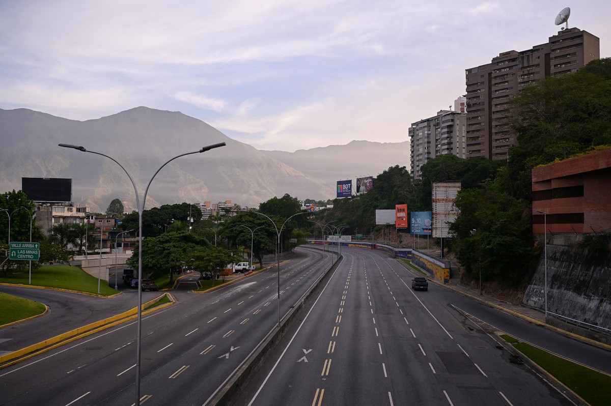 Venezuela ordena que polícia prenda qualquer pessoa envolvida no ataque dos EUA