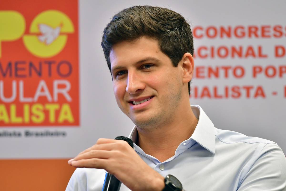 Vereador de Recife pede impeachment do prefeito João Campos
