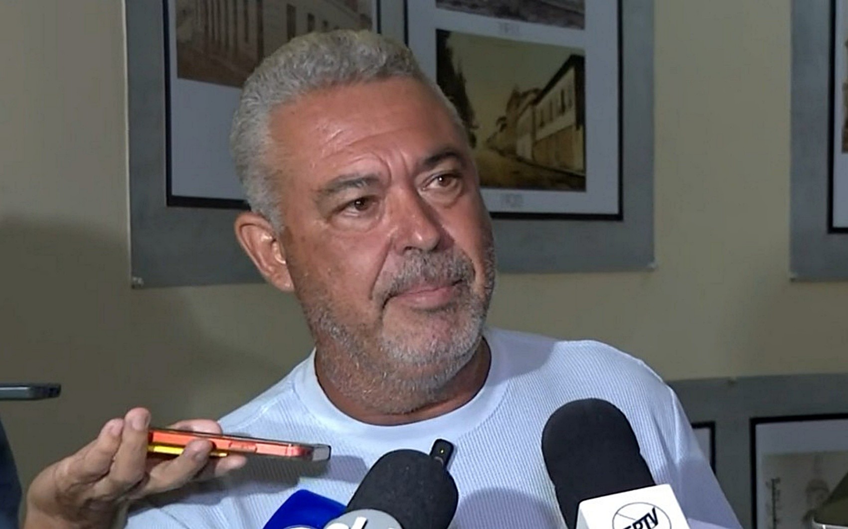Vídeo mostra presidente da Câmara de Varginha recusando teste do bafômetro: 'Só se o juiz 