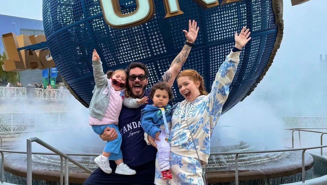 Viih Tube e Eliezer curtem férias em família na Disney; veja fotos