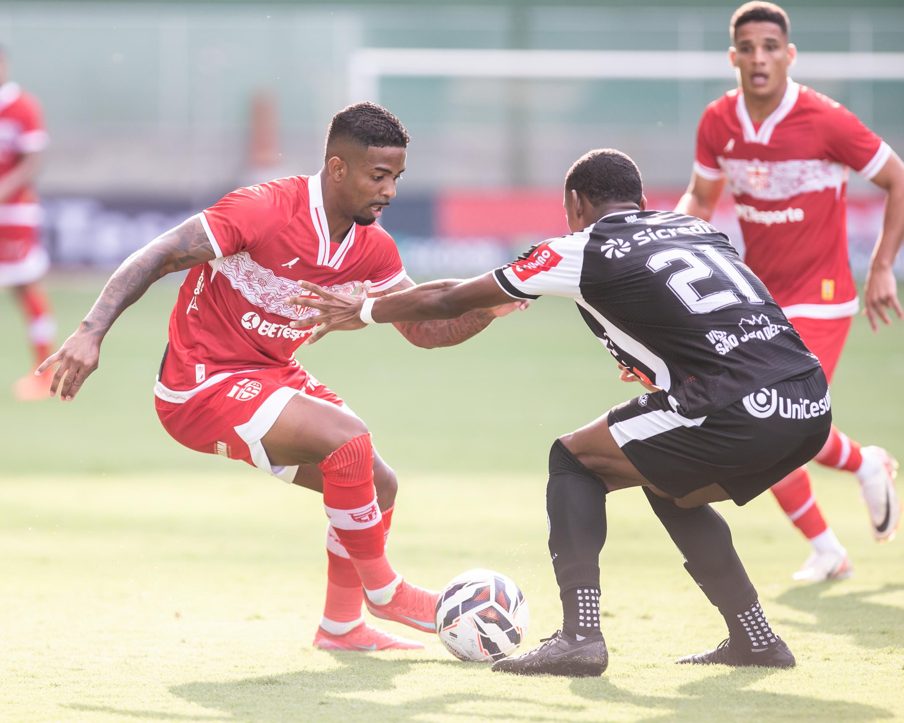 Vila Nova acerta empréstimo do lateral-direiro Hayner, do Santos