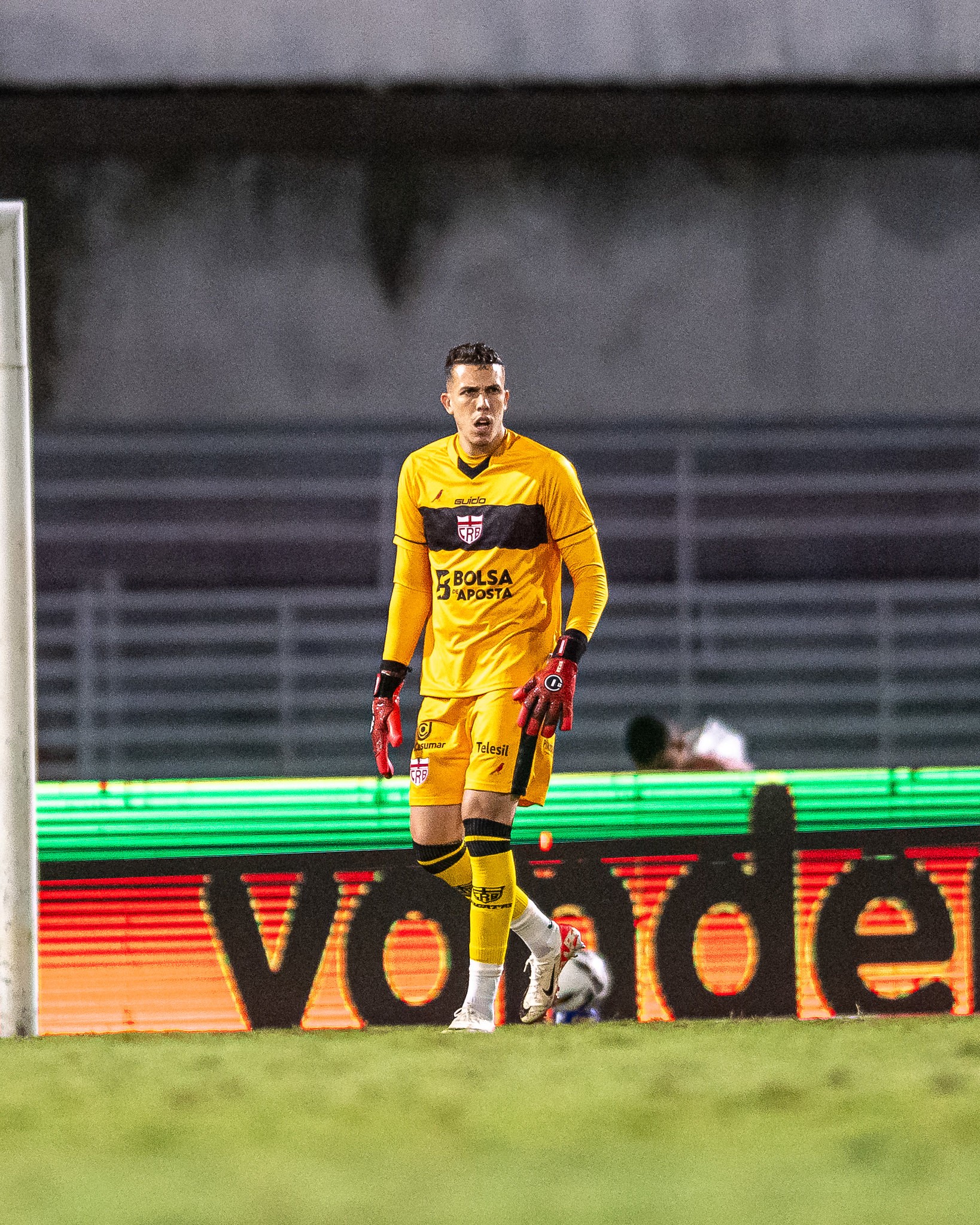Vitor Caetano: O Goleiro Que Pode Definir o Fate do CRB Contra o Fortaleza!