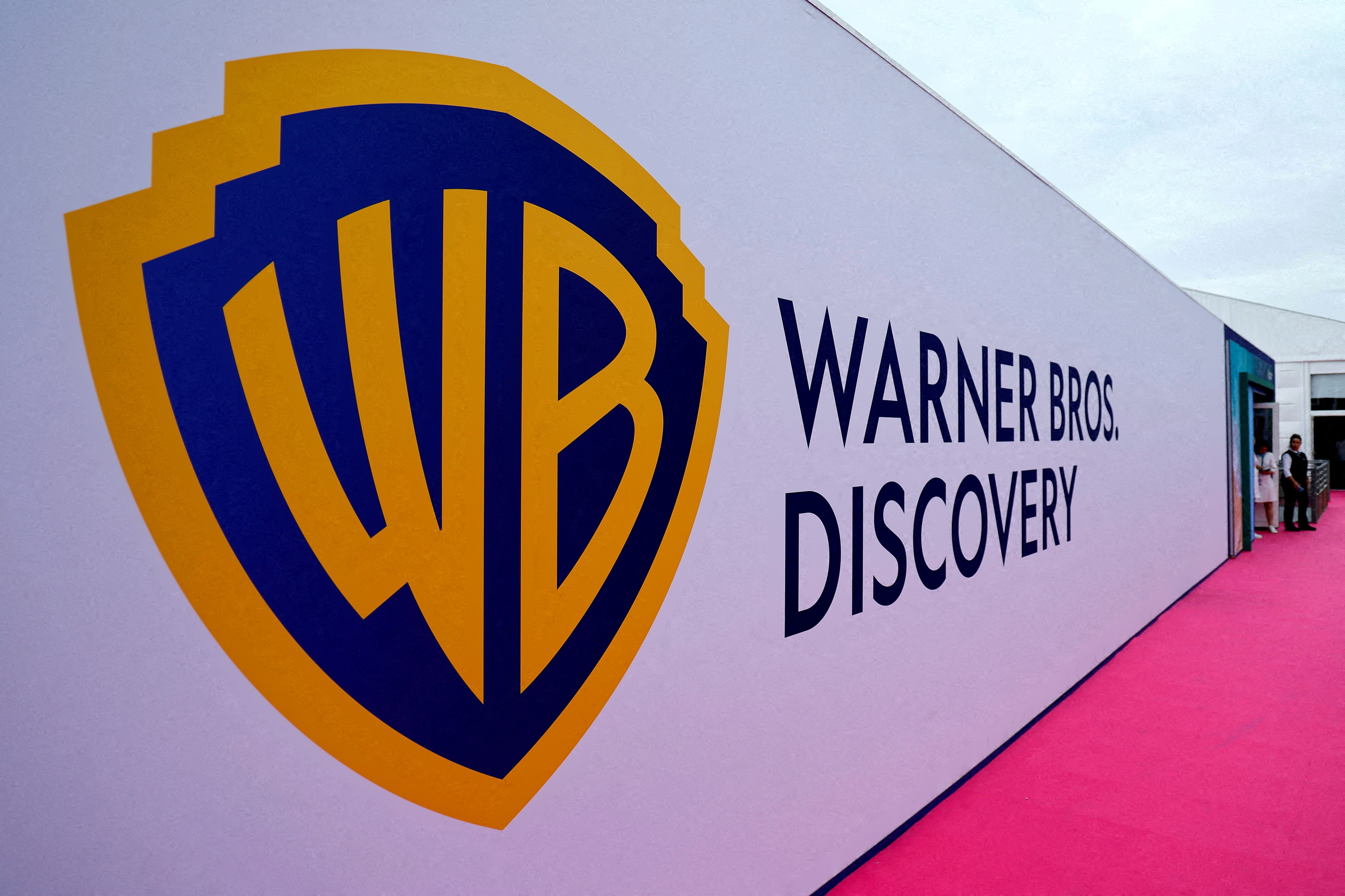 Warner Bros. rejeita proposta da Paramount por risco financeiro elevado
