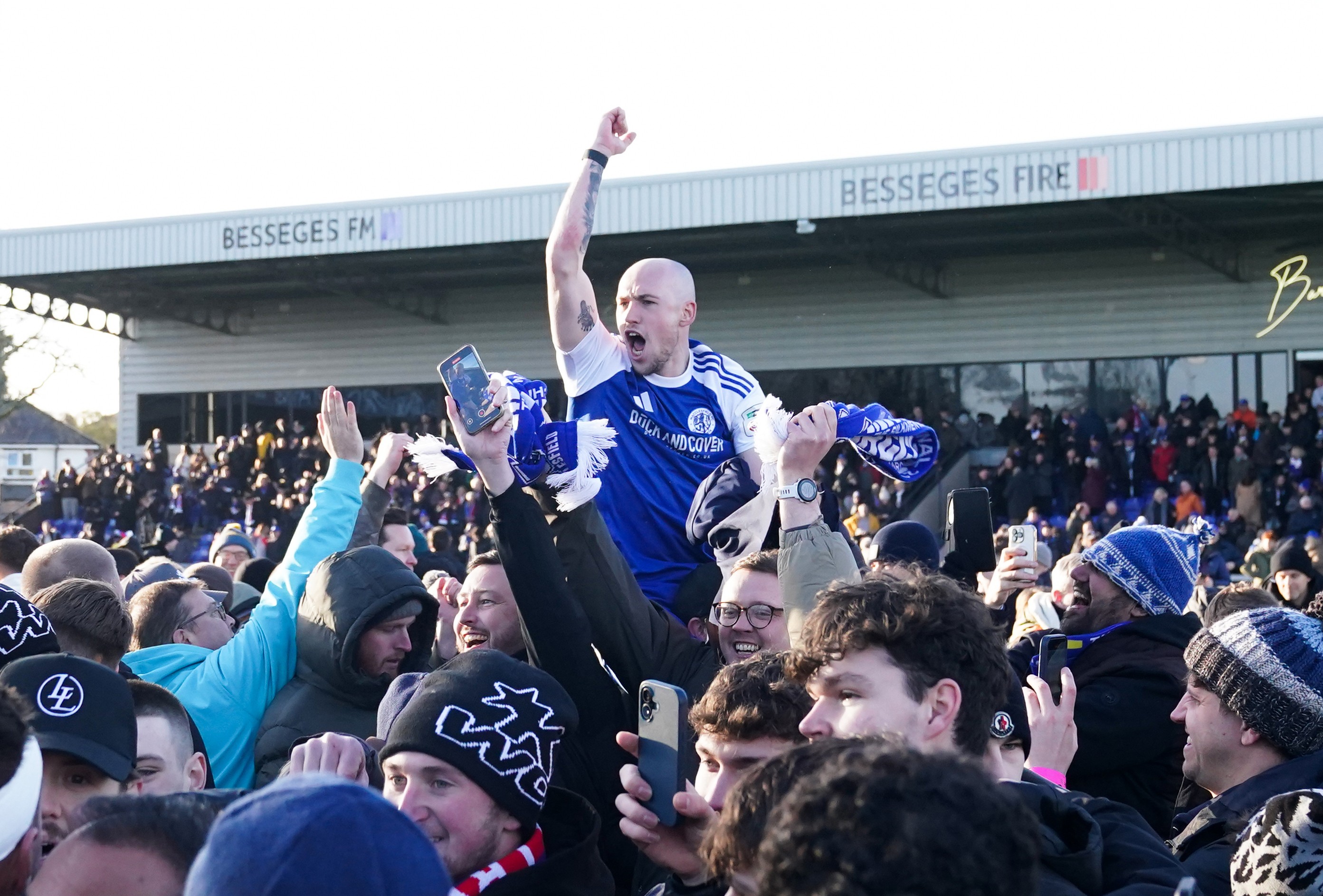 Zebra na Copa da Inglaterra: time da 6ª divisão elimina atual campeão; confira a festa da 