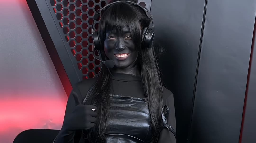 Zhazha Rebate Críticas com Look Inusitado para Esports: 'Minhas Roupas São Sempre Escolhidas Por Mim'